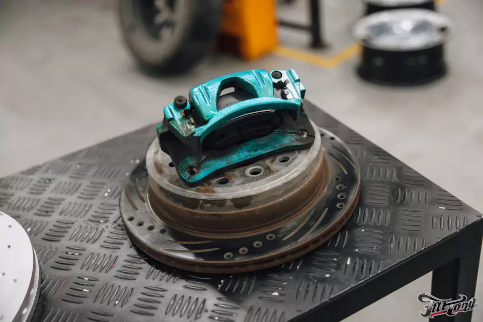 Установили на Toyota Land Cruiser Prado усиленную тормозную систему Brembo